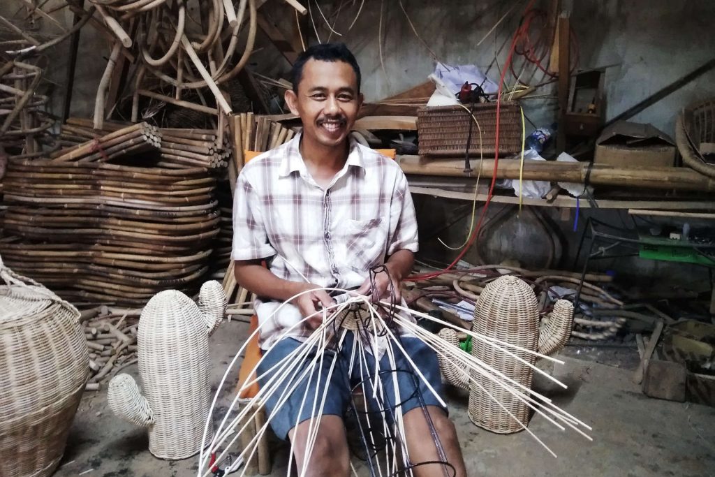 Rattan Maker Mr. Sunardi making rattan cactus lamp shade