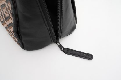 Rhonda handbag handwoven belts of leather insideWildindo Rhonda handbag handwoven belts of leather zipper pull